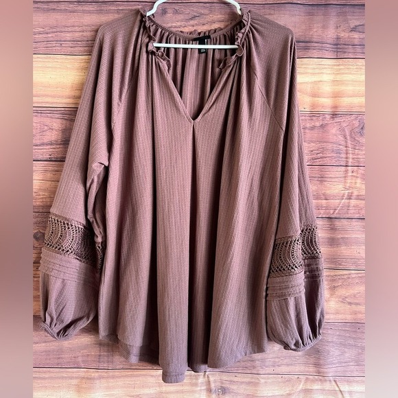 Torrid Womens Mauve Gauze Crochet Lace Balloon Sleeve Ruffle Neck Blouse Size 2 - Picture 9 of 9